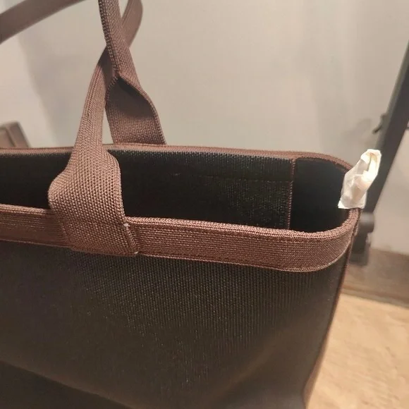 The Lightweight Zip Tote in Black Sky - Picture 2 of 6